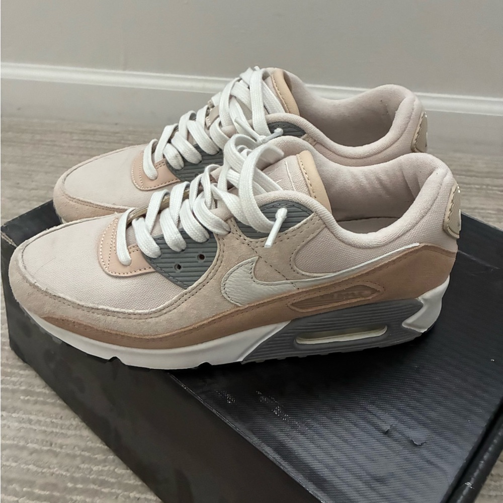 Nike men’s Sneakers in Cream and Gray